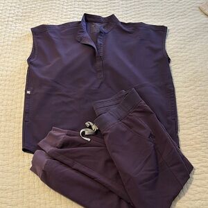 Figs women scrub set size small